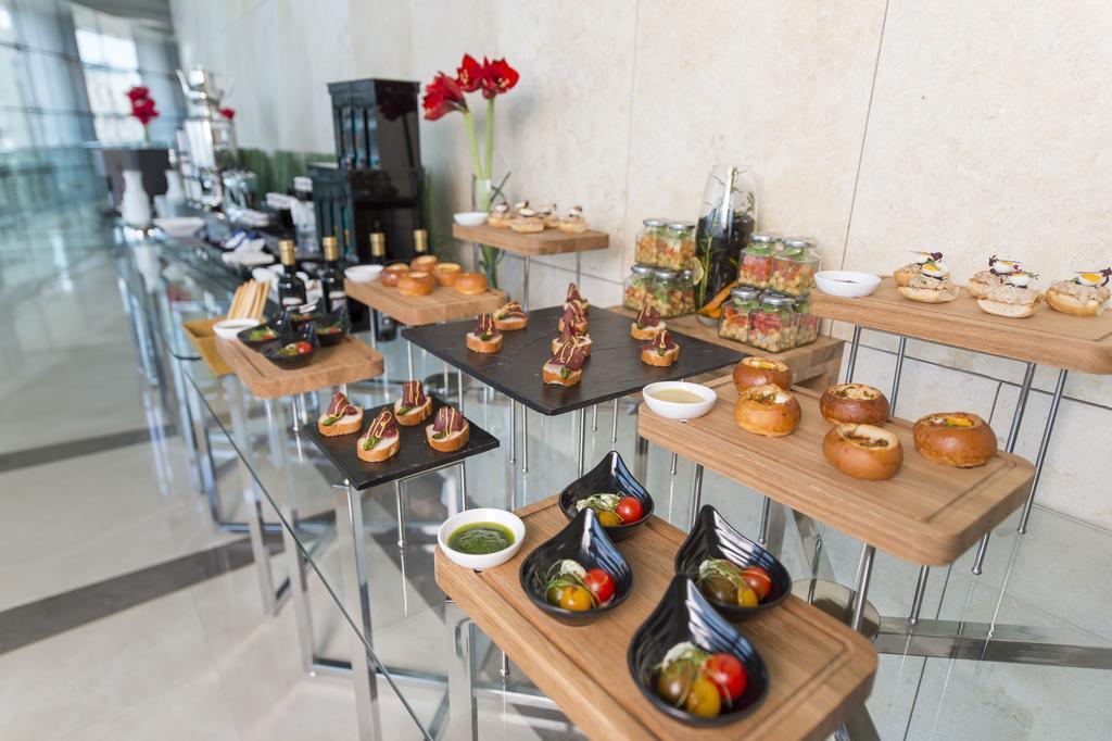 Burjuman Arjaan by Rotana - Dubai Aparthotel Bagian luar foto