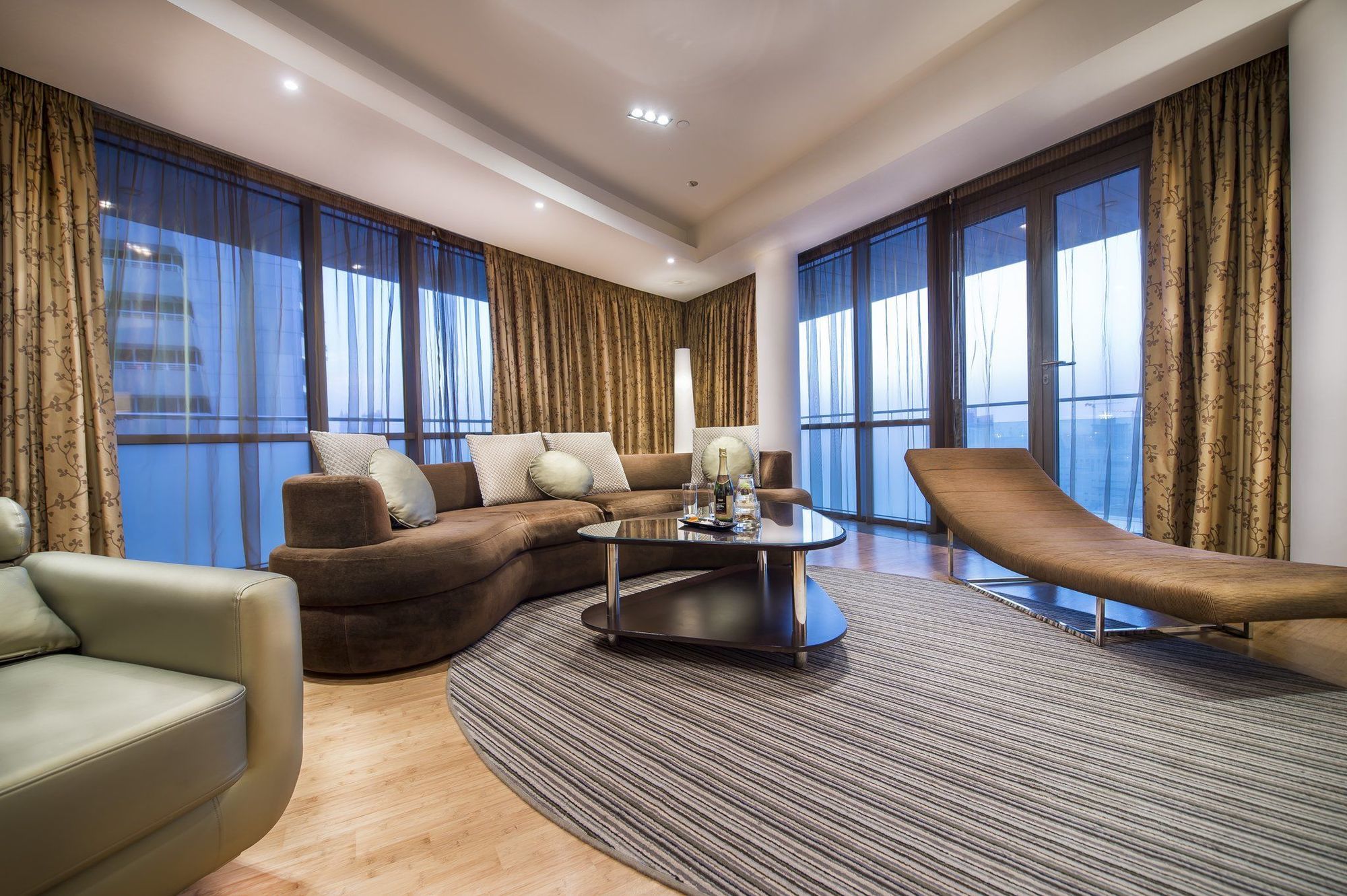 Burjuman Arjaan by Rotana - Dubai Aparthotel Bagian luar foto