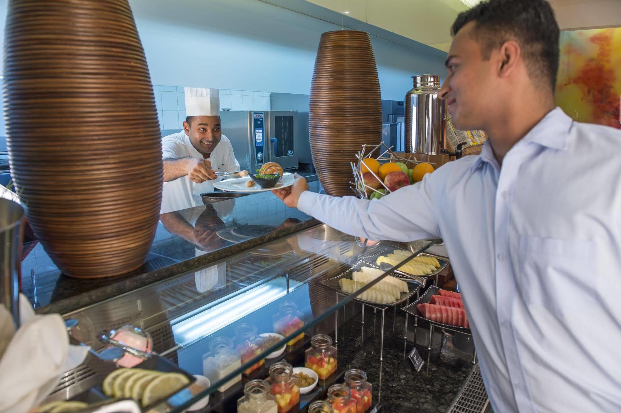 Burjuman Arjaan by Rotana - Dubai Aparthotel Bagian luar foto